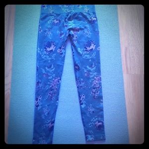 🔥FINAL  PRICE🔥ADORABLE grey flowered leggings